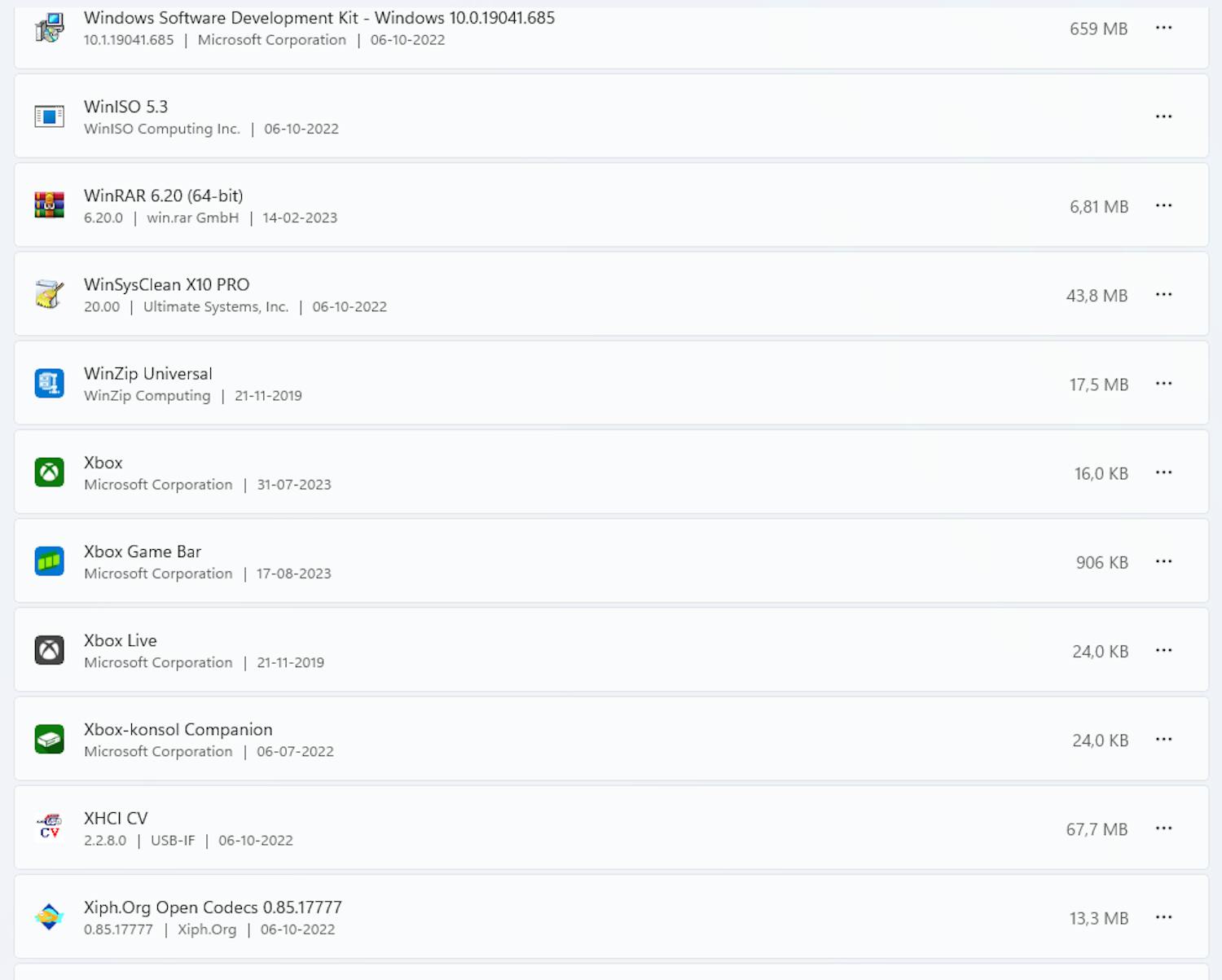 Se gjennom programlisten: Når du blar gjennom listen over installerte apper og programmer på pc-en, vil du helt sikkert komme over en del som du ikke har installert selv.